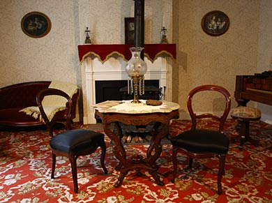 parlor image at the stonewall jackson house